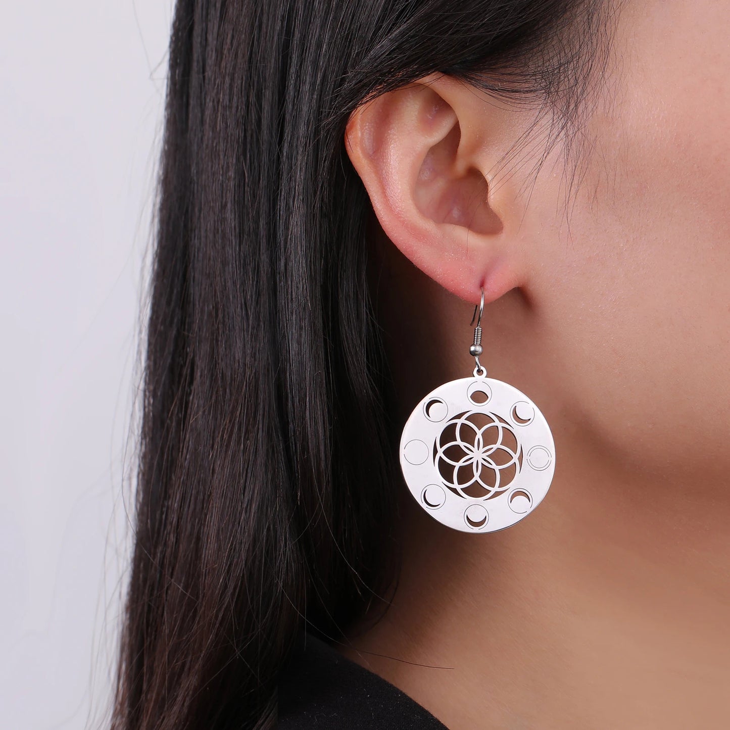 Boucles d'oreilles rondes avec mandalas en acier inoxydable