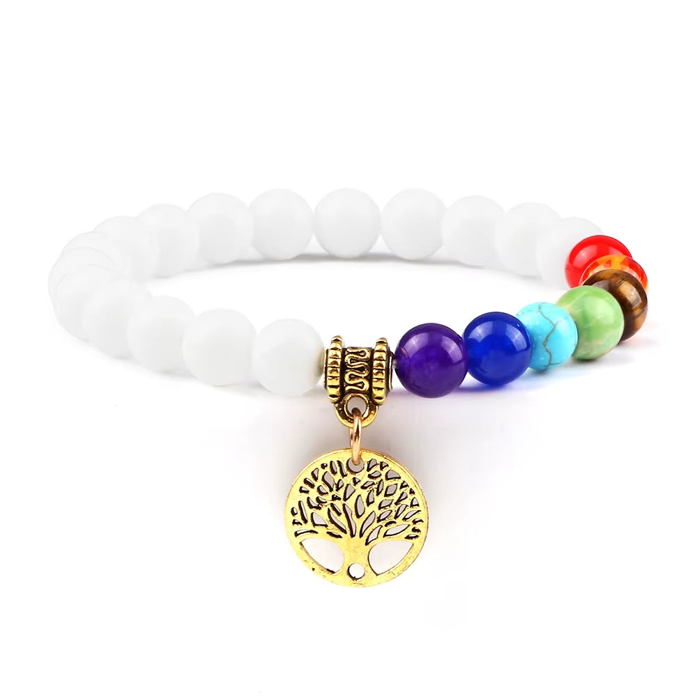 Bracelet Arbre de Vie 7 Chakras sur fond blanc