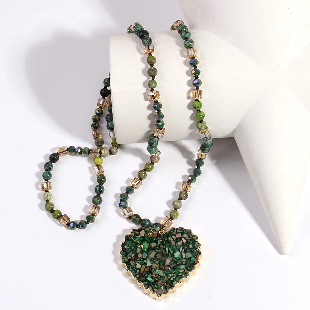 Collier bohème en pierre naturelle avec pendentif en forme de cœur