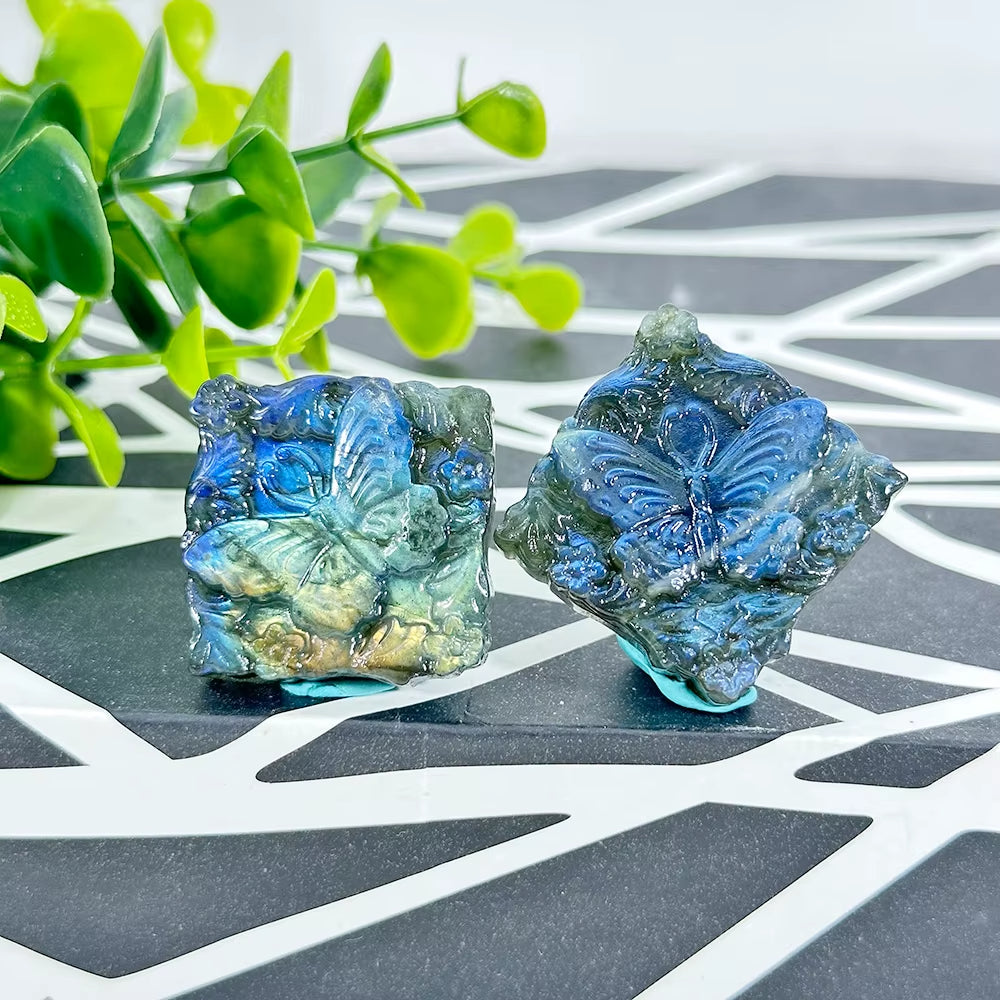 Labradorite avec Papillon Sculpté
