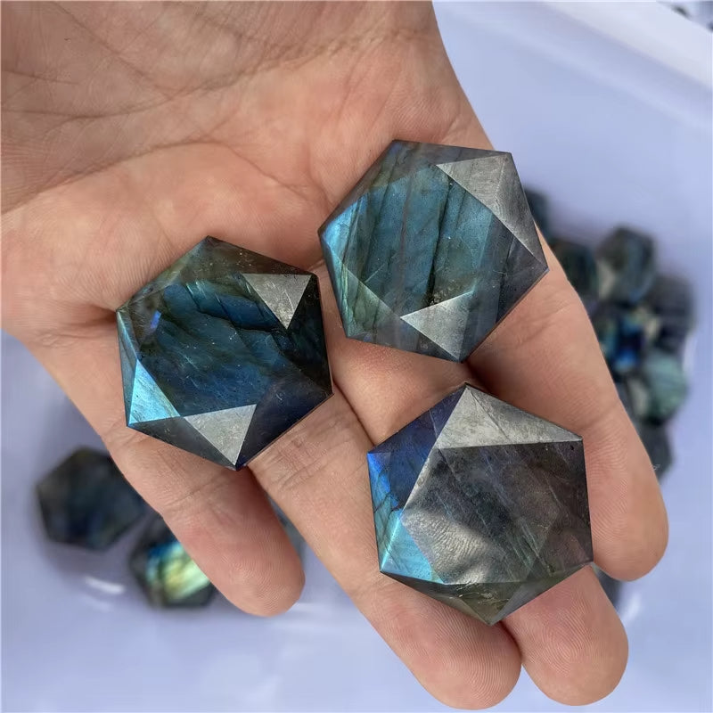 Labradorite Taillée en Forme d’Étoile