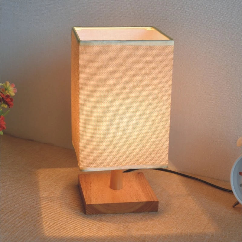 Lampe de table zen LED avec socle carré en bois