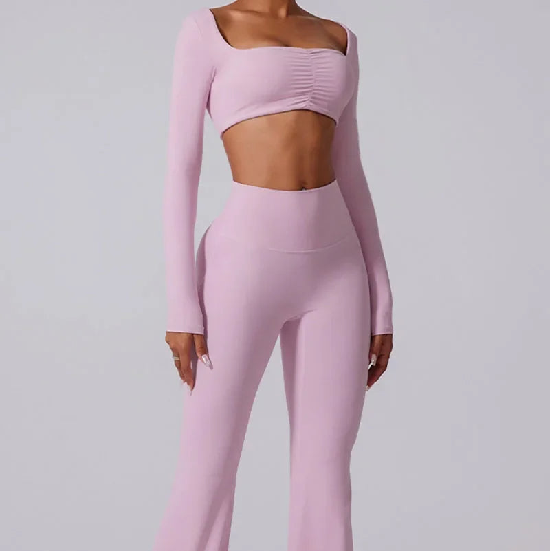 Legging Yoga Taille Haute – Coupe Féminine sur une femme sur fond gris