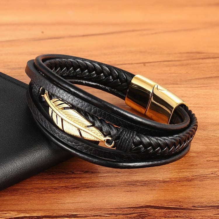 Bracelet enveloppant en cuir ’ plume d’ange ’