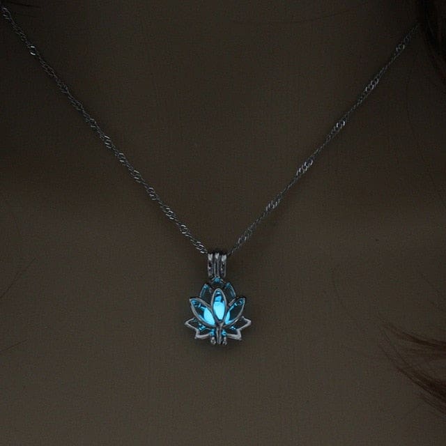 Collier du Lotus lumineux - ’ Le fanal ’ - Bleue clair