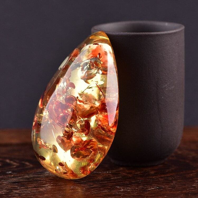 Collier en ambre ’ le piège éternel ’