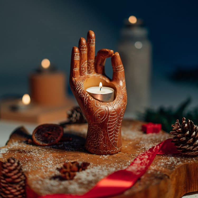 Encens : bienfaits, parfums et comment purifier sa maison