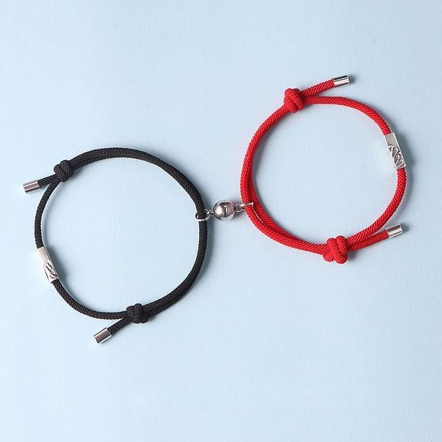 Bracelet de couple à distance : le bijou qui relie les amour Image