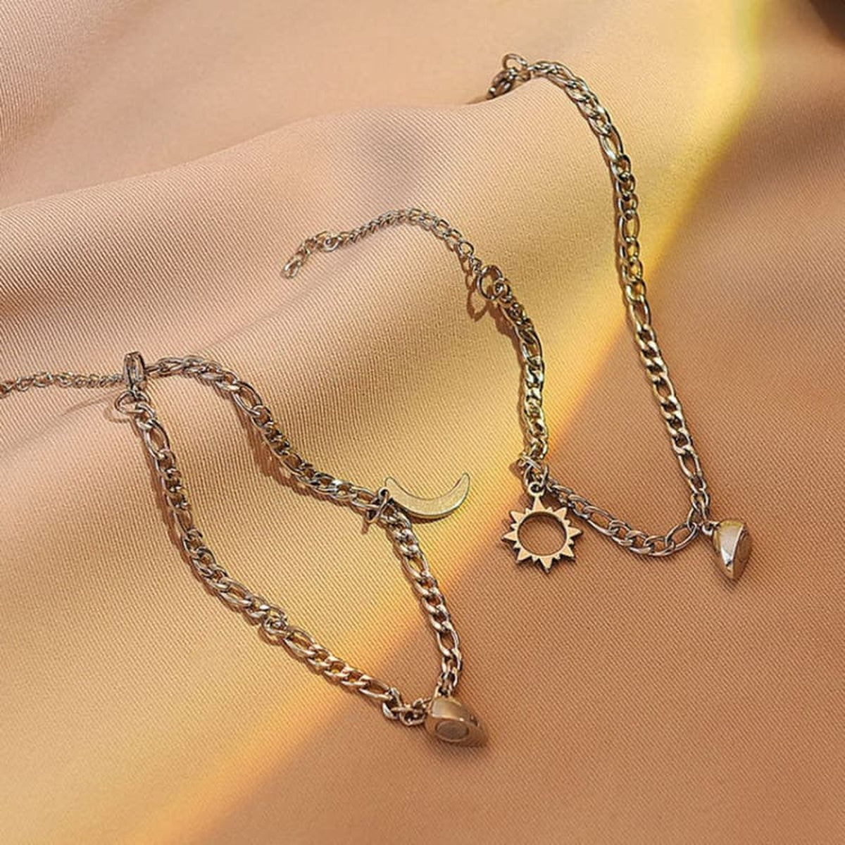 Bracelet de couple aimante soleil et lune - vue 2