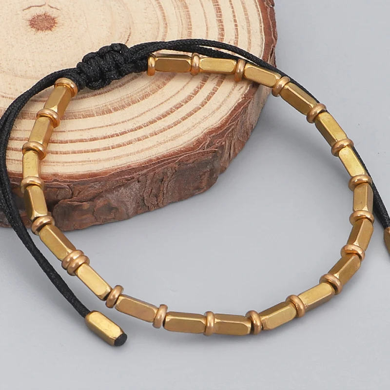 Bracelet tibétain réglable en laiton doré – Élégance artisanale et esprit zen