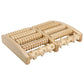 Double rouleau de massage pour pieds en bois sur fond blanc