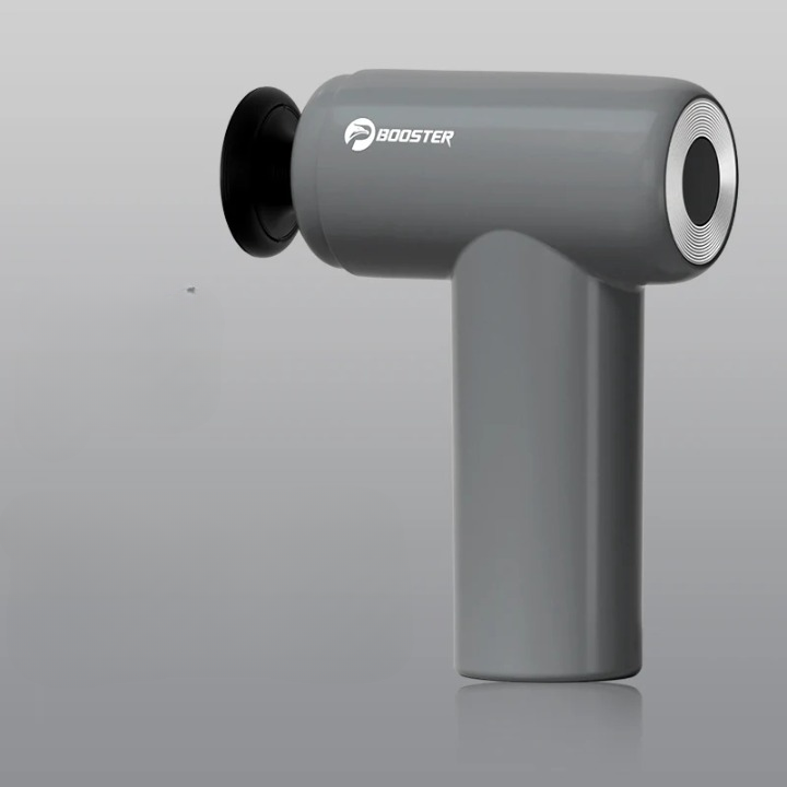 Pistolet de massage électrique multifonctionnel avec quatre têtes sur fond gris