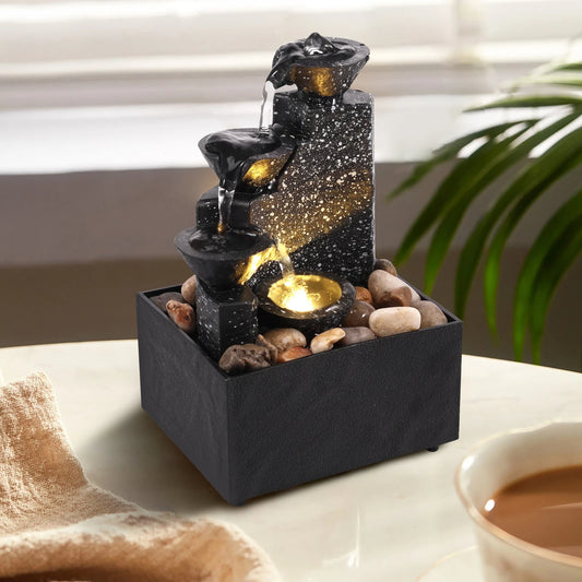 Cascade d'eau décorative avec pierres sur une table