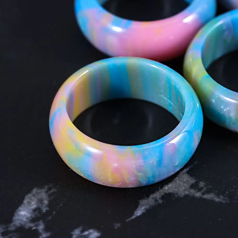 Bague lisse et mulitcolore en opale