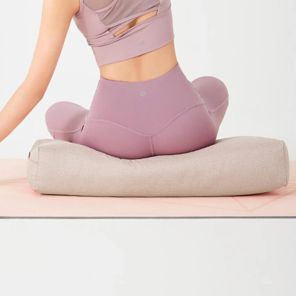 Bolster yoga beige et rectangulaire