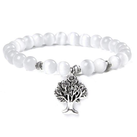 Bracelet arbre de vie en pierre naturelle blanche sur fond blanc