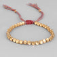Bracelet tibétain en perles de cuivre sur fond gris