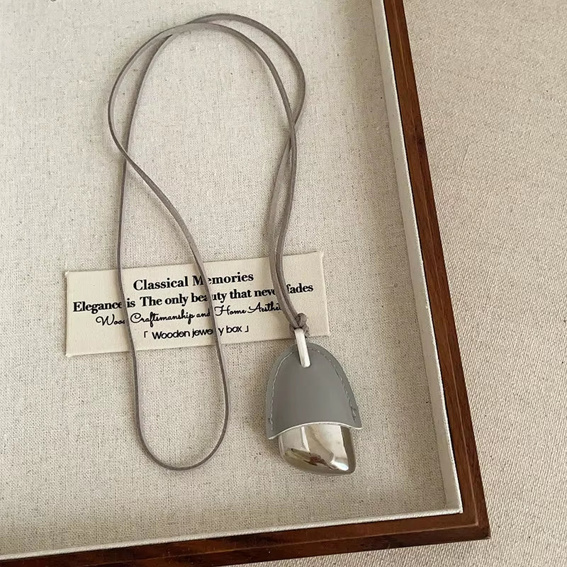 Collier Original et Moderne pour Femme Image