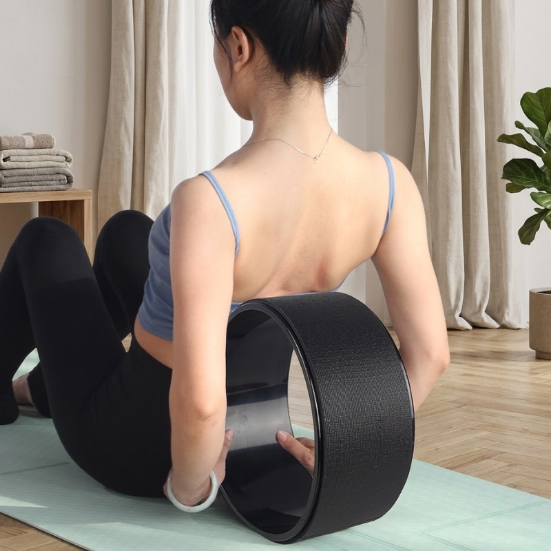 Roue de yoga noire, ancrage et ouverture – vue 10