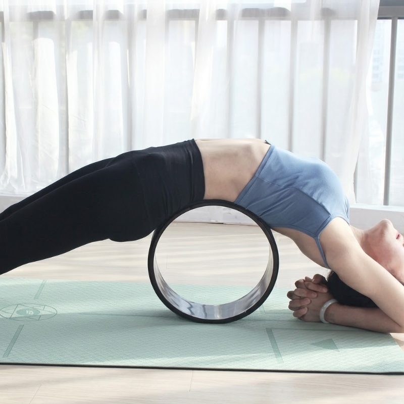 Roue de yoga noire, ancrage et ouverture – vue 8
