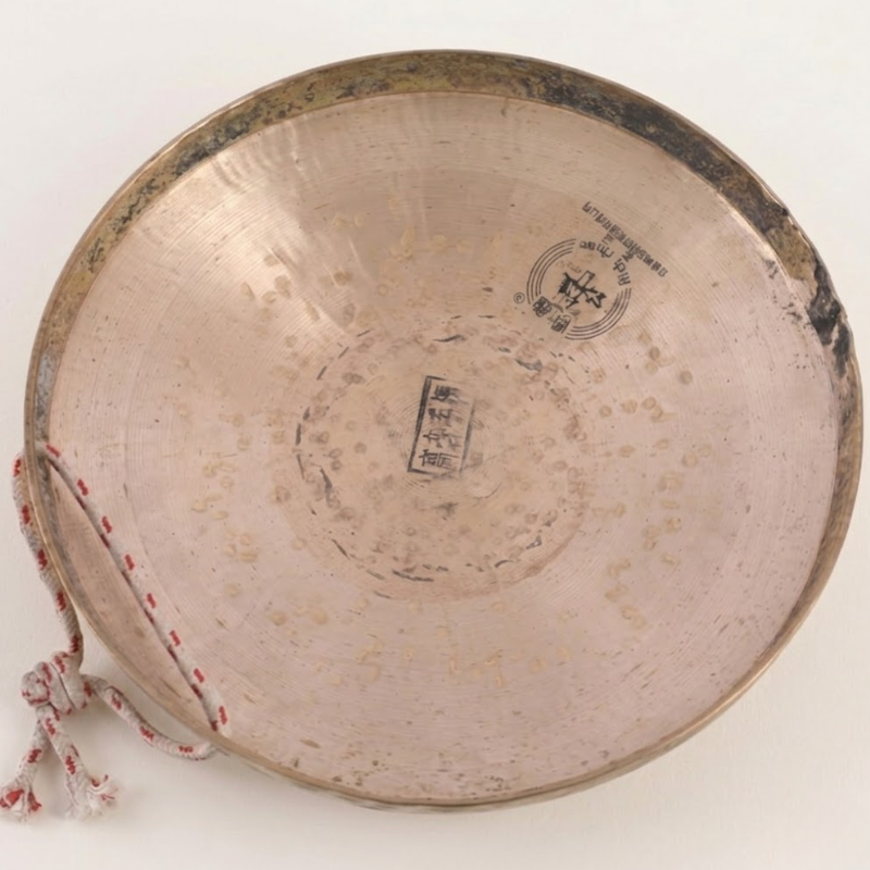 Gong tibétain en métal martelé, mailloche incluse – vue 5