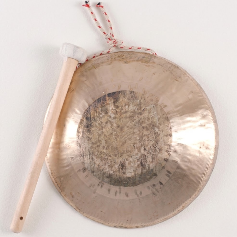 Gong tibétain en métal martelé, mailloche incluse
