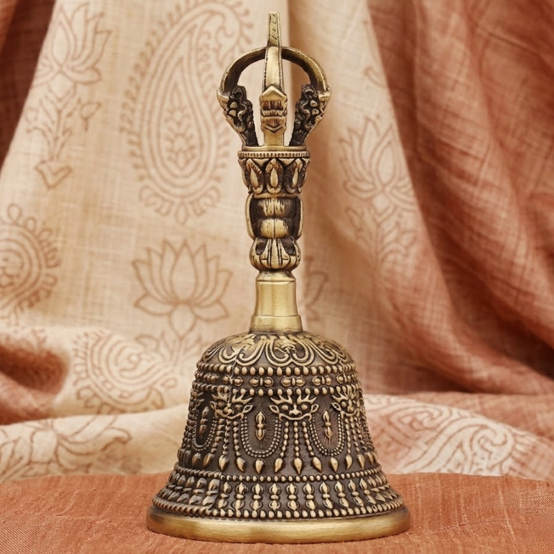 Cloche tibétaine en laiton, dorje gravé – vue 2