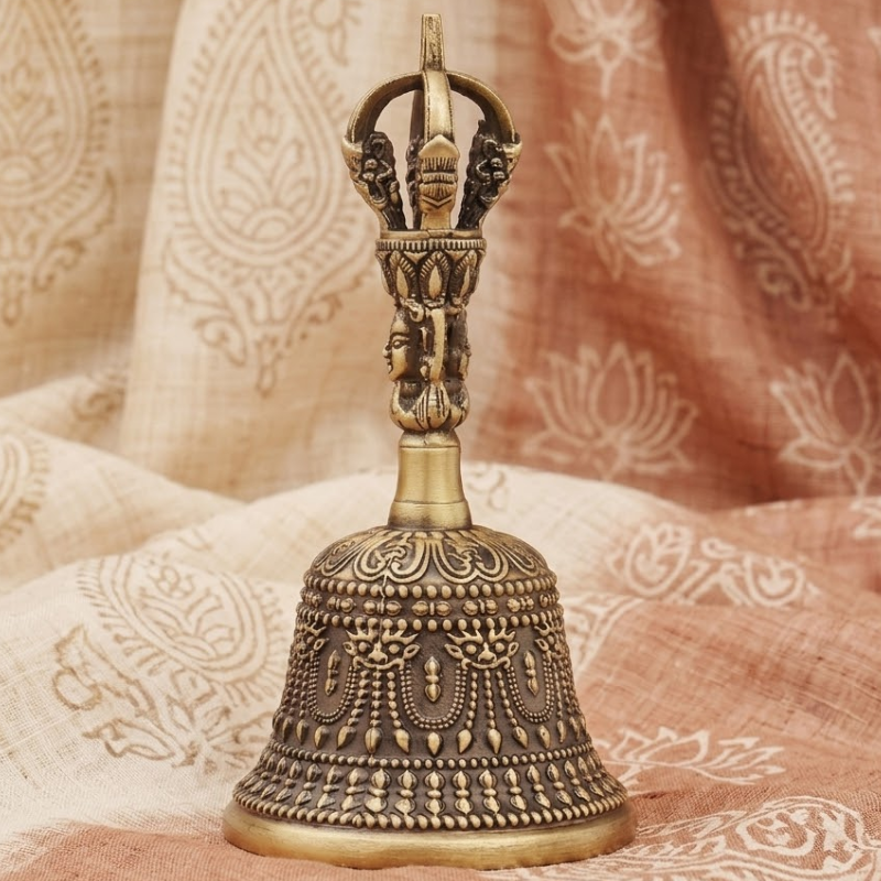 Cloche tibétaine en laiton, dorje gravé – vue 4