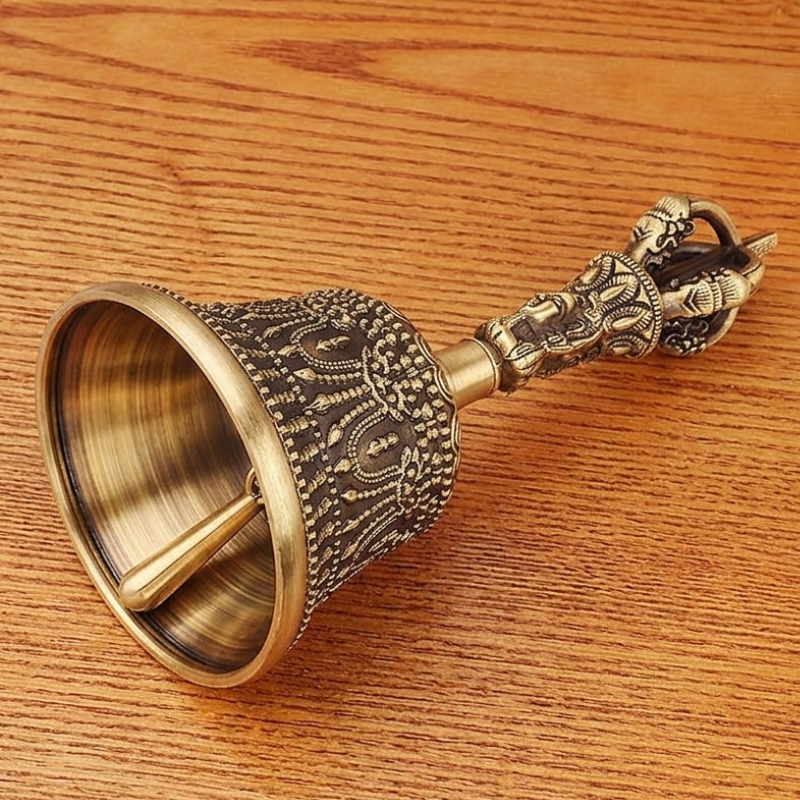Cloche tibétaine en laiton, dorje gravé – vue 5