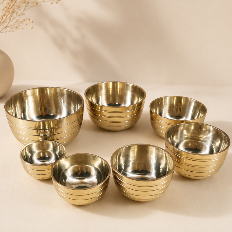 Set de 7 bols d'offrande en laiton doré – vue 2 Image