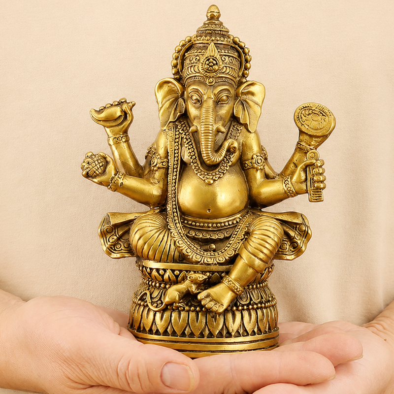 Statue Ganesh assis en laiton doré – vue 5