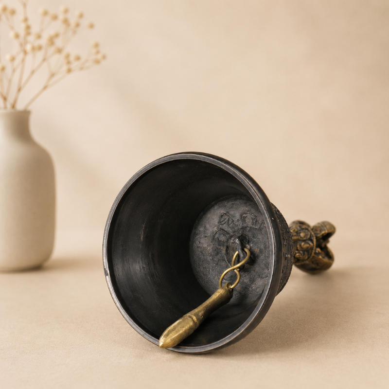 Cloche tibétaine en laiton, ghanta et dorje – vue 8