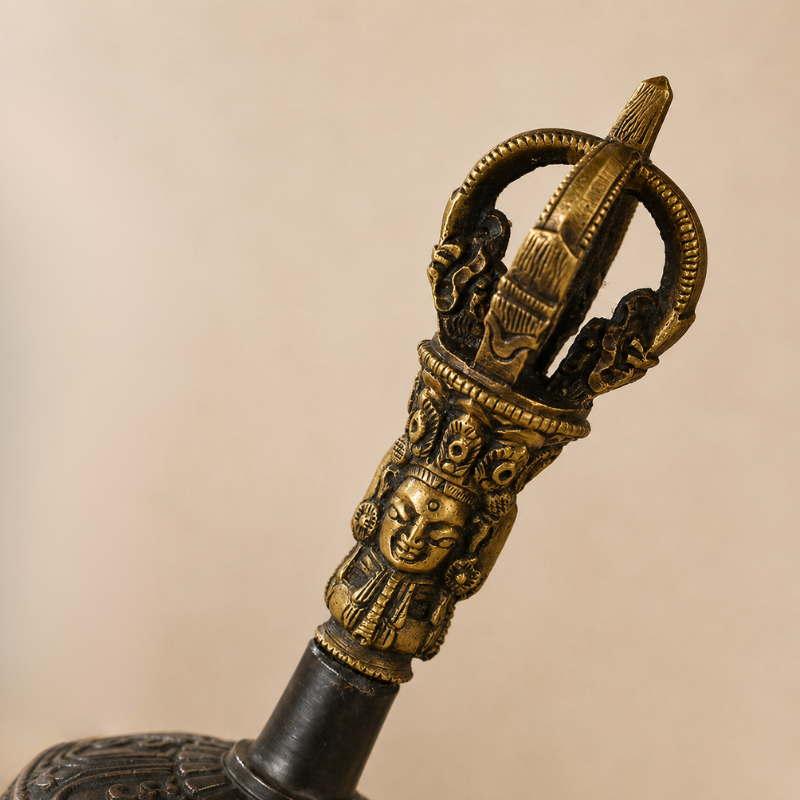 Cloche tibétaine en laiton, ghanta et dorje – vue 9