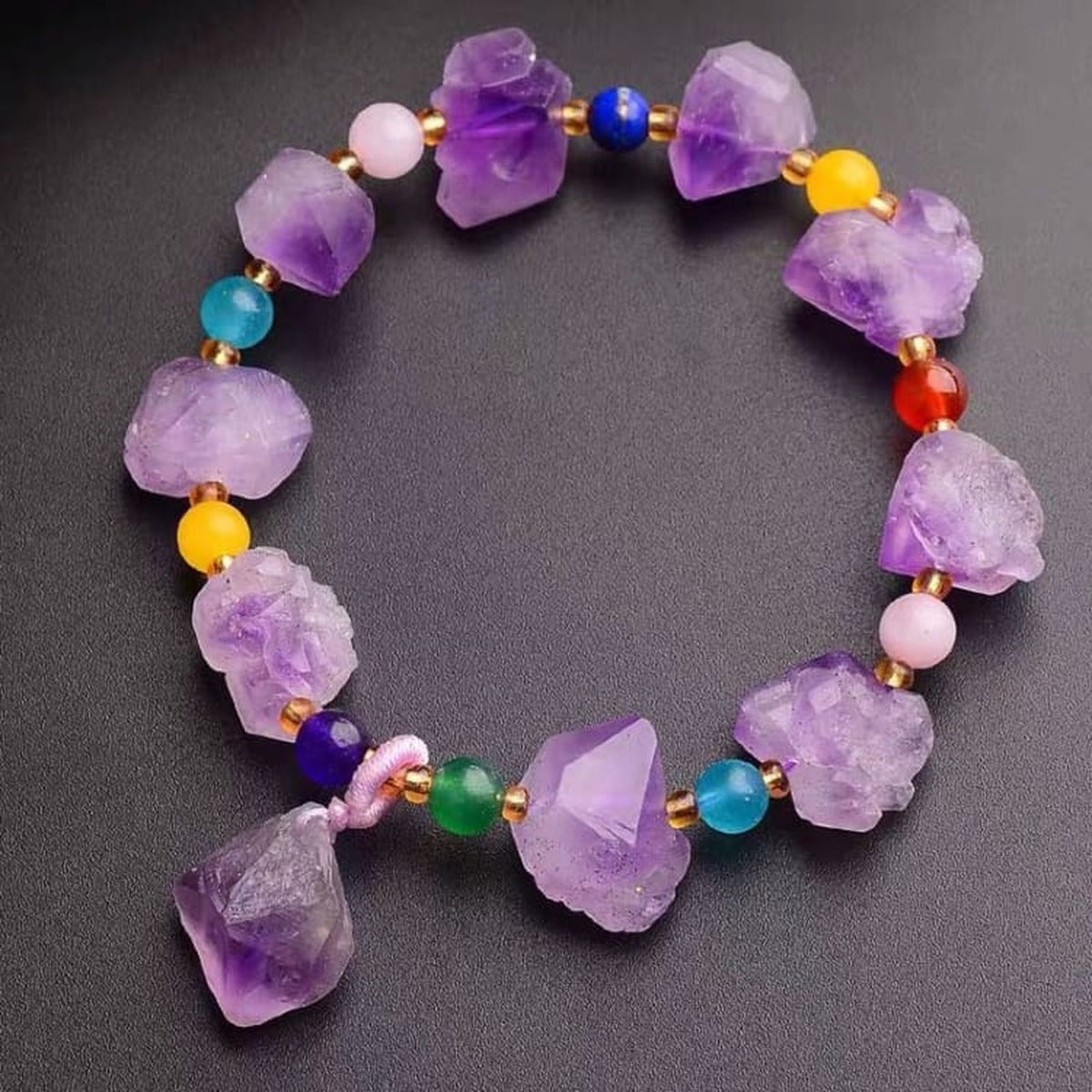 Bracelet en amethyste naturelle, eclats bruts violets et perles multicolores