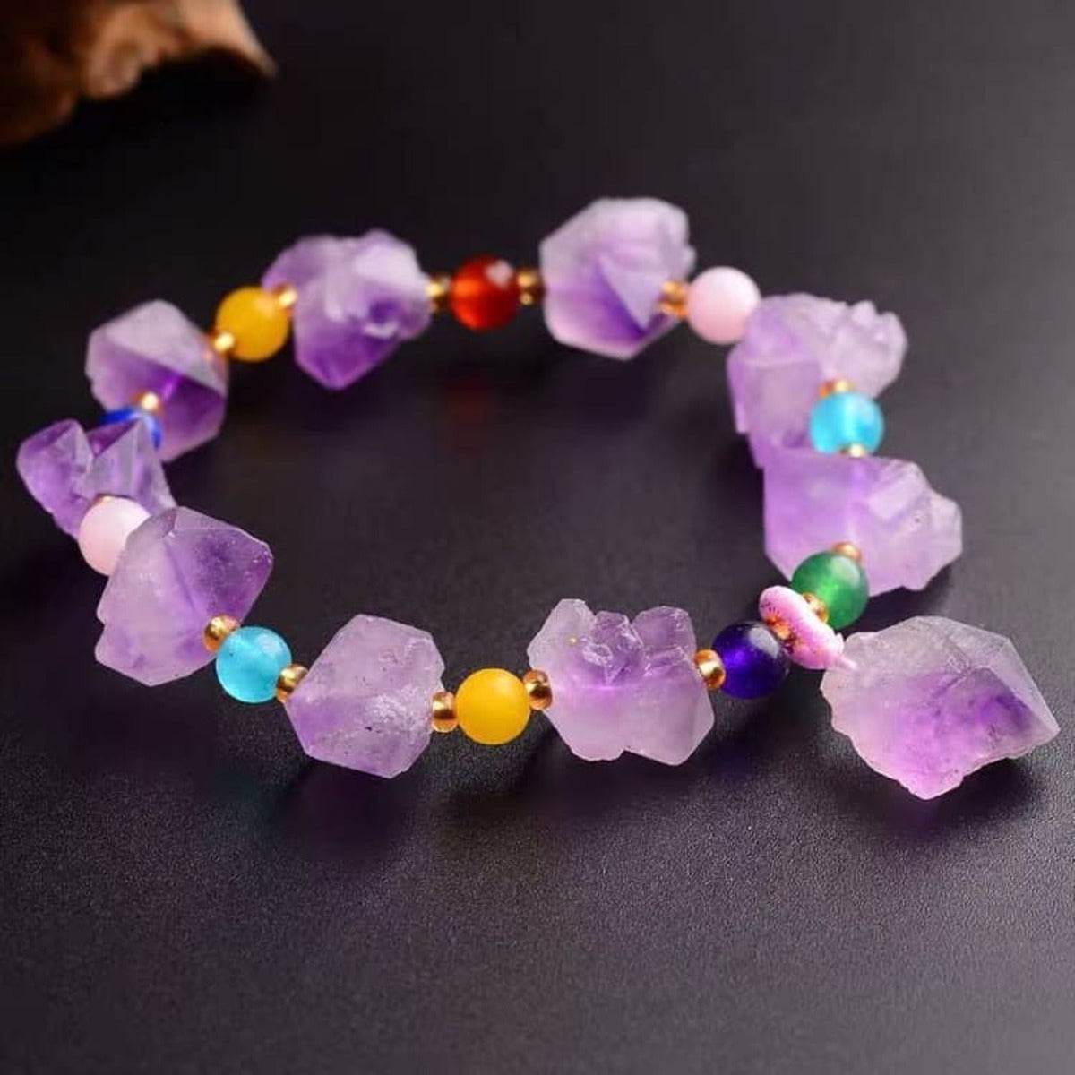 Bracelet amethyste du Paraguay, detail des eclats de pierre