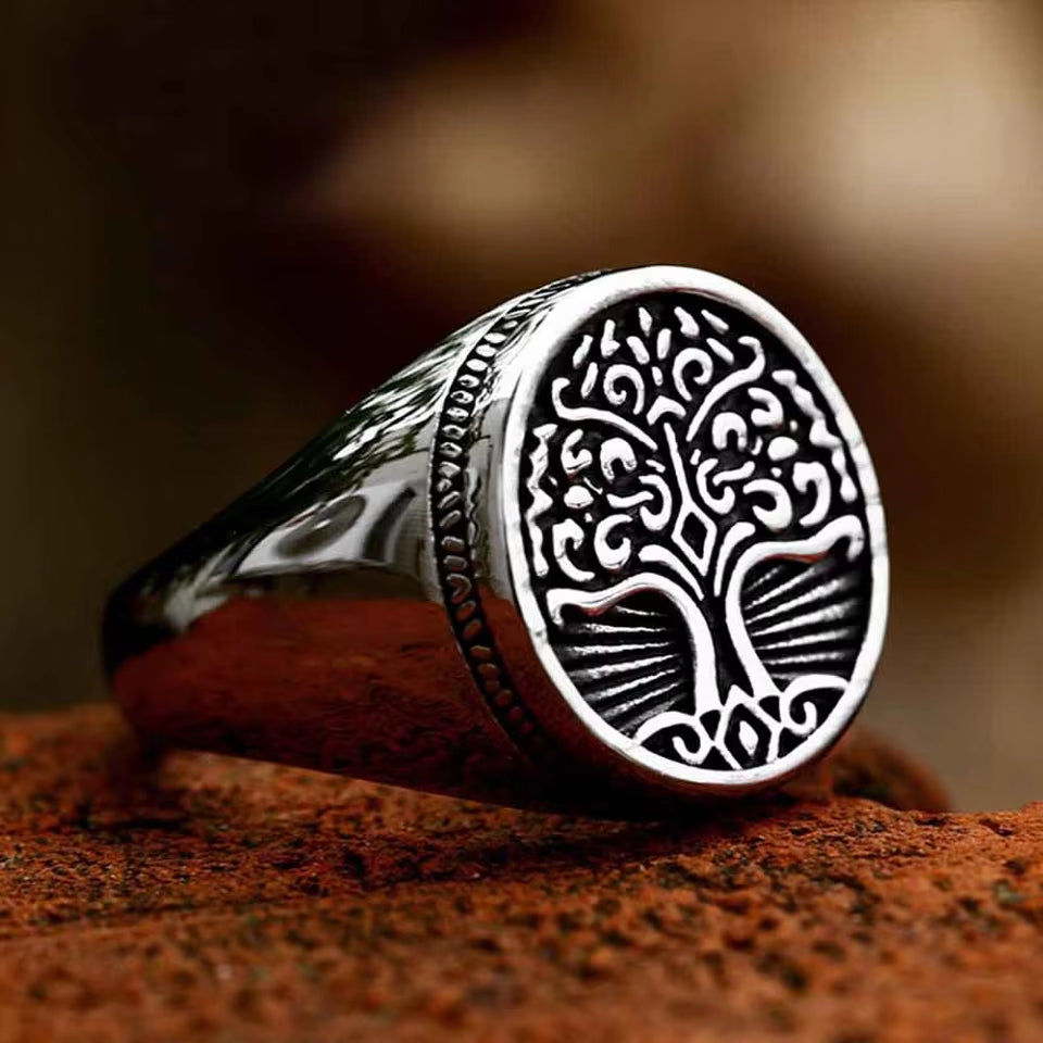 Bague Arbre de Vie au Design Vintage sur fond marron