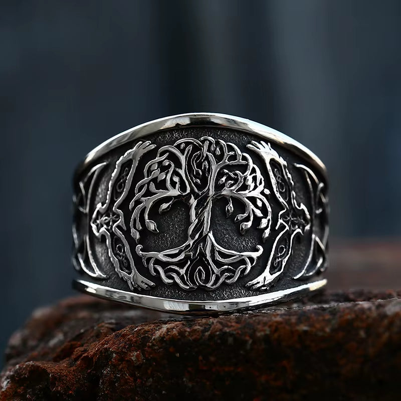 Bague Arbre de Vie Rétro et Épurée sur une pierre sur fond gris Image
