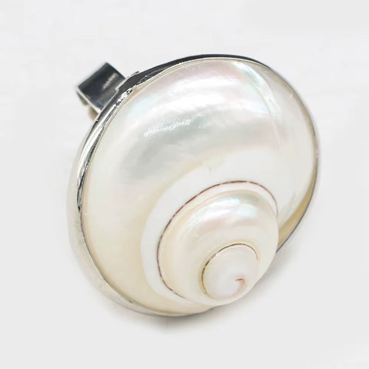 Bague pour Femme - Design Escargot sur fond blanc