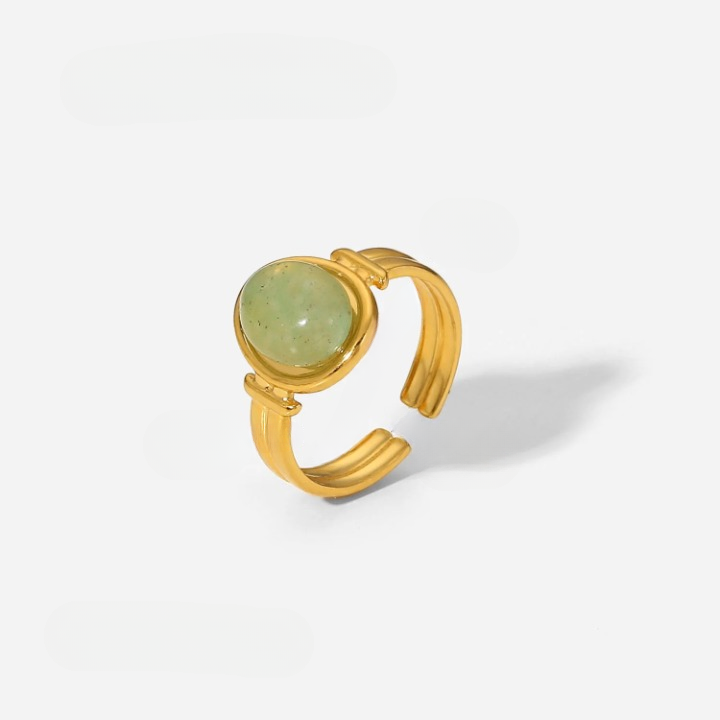 Bague pierre naturelle en acier inoxydable sur fond gris