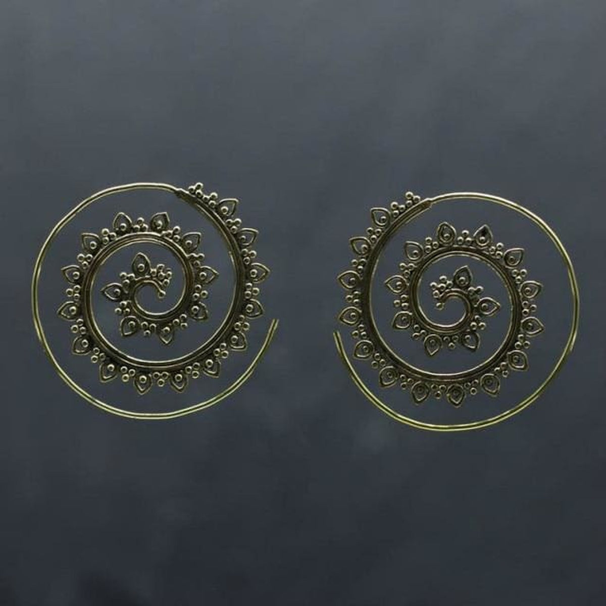Boucles d'oreilles spirale bronze, finition métal chaud