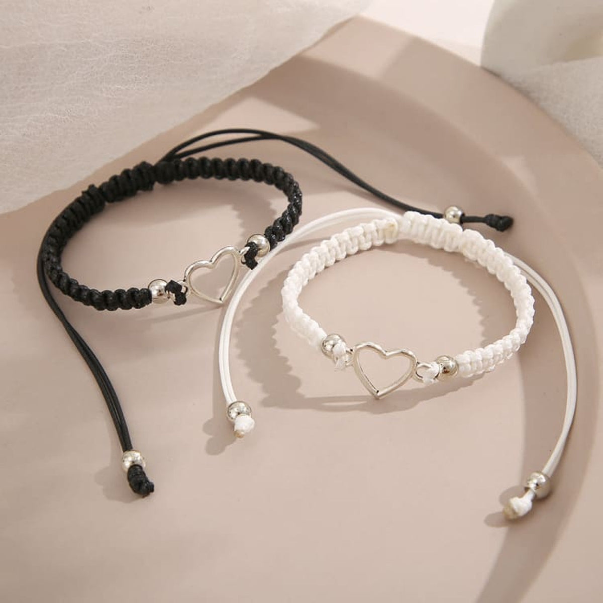 Bracelet de couple en forme de cœur, ambiance douce