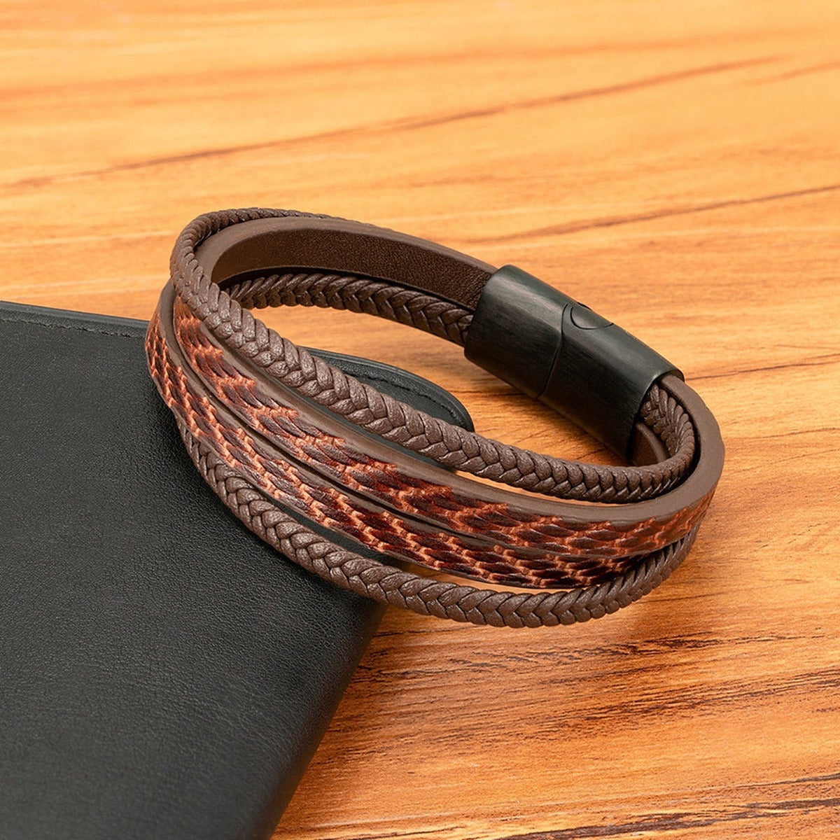 Bracelet homme tressé à fermoir magnétique, détail du tressage