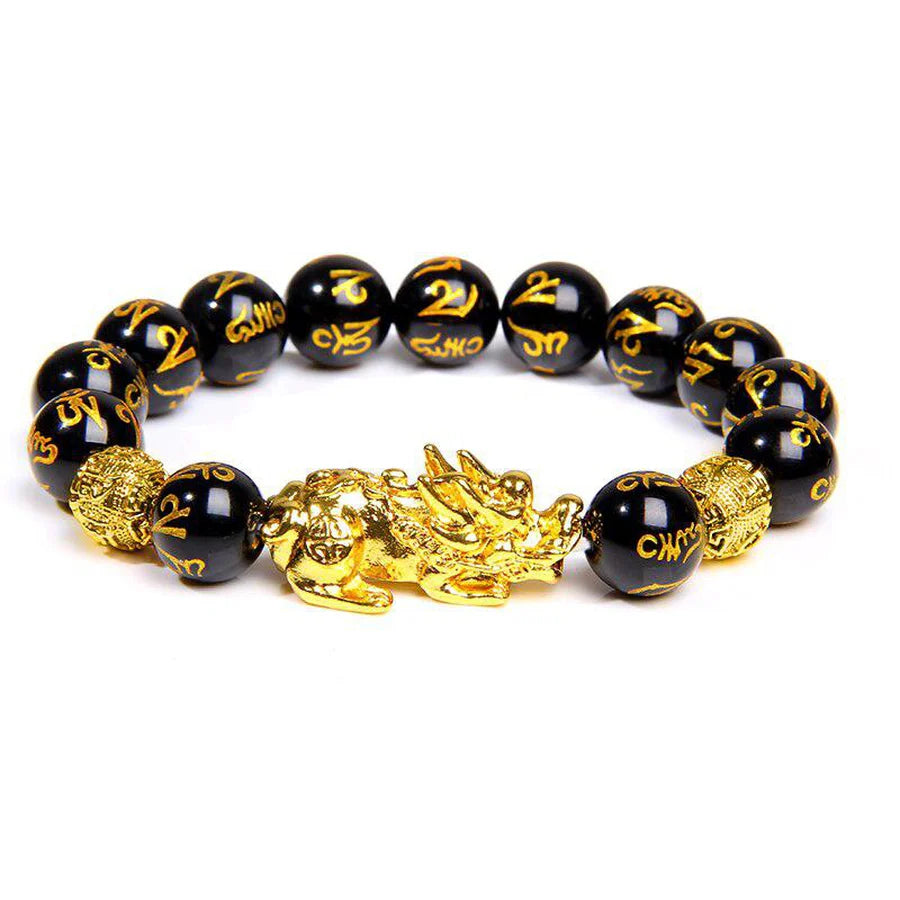 Bracelet Pixiu avec Perles Gravées sur fond blanc