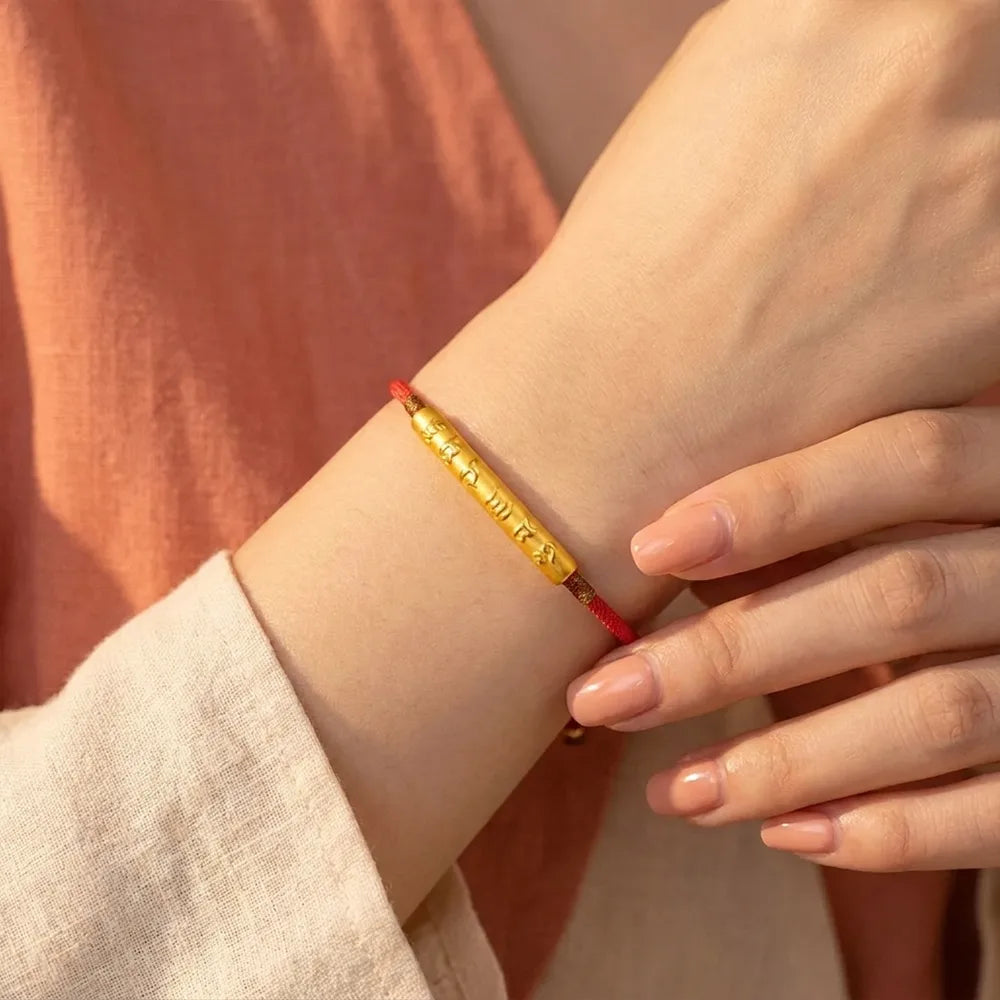 Bracelet Om Mani Padme Hum porté femme Image