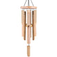 Carillon éolien à six tubes en bambou sur fond blanc