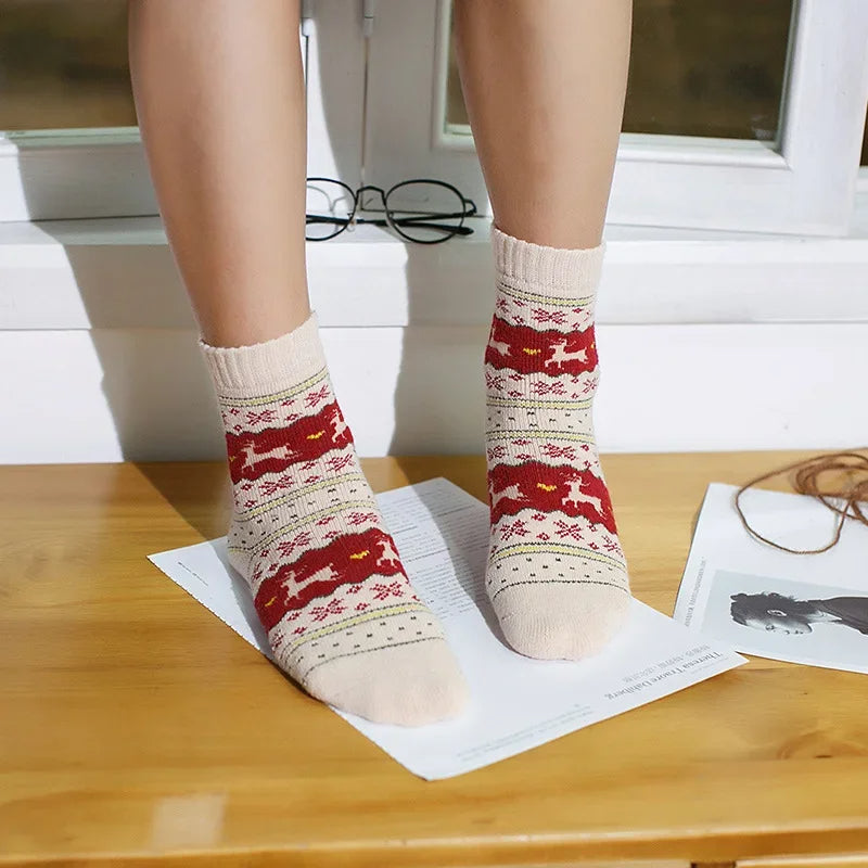Chaussettes pilou pilou blanches et rouges avec motifs de Noël