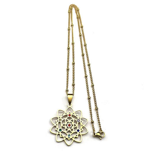 Collier 7 Chakras - Design de Fleur sur fond blanc