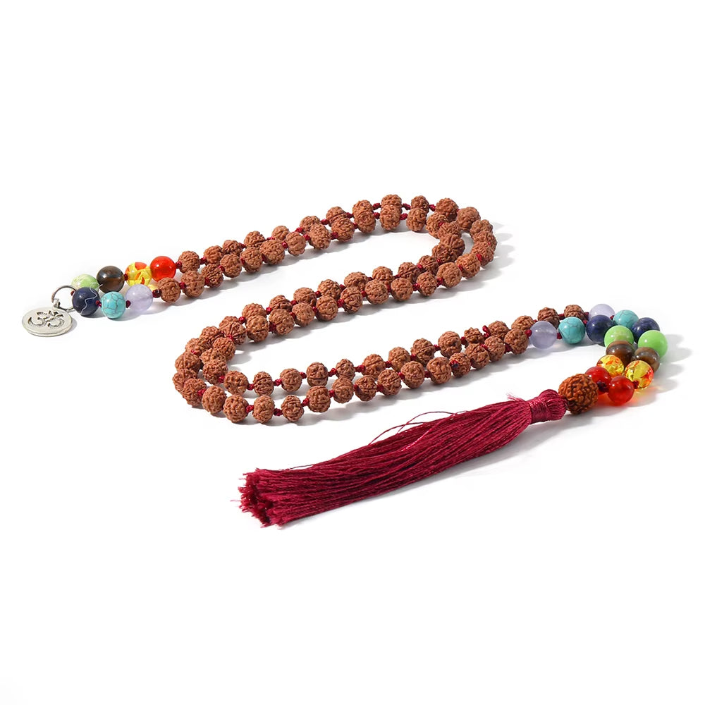 Collier 7 Chakras en Rudrashka sur fond blanc Image