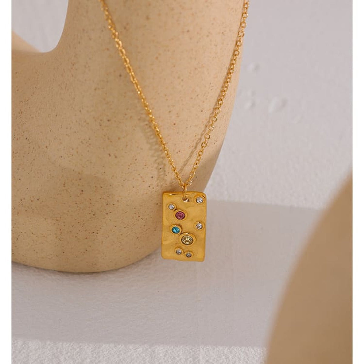 Collier Constellation Cassiopée en acier plaqué or, pendentif rectangulaire aux huit pierres scintillantes