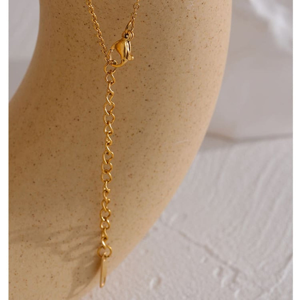 Collier Cassiopée, fermoir mousqueton doré avec chaînette d'extension ajustable